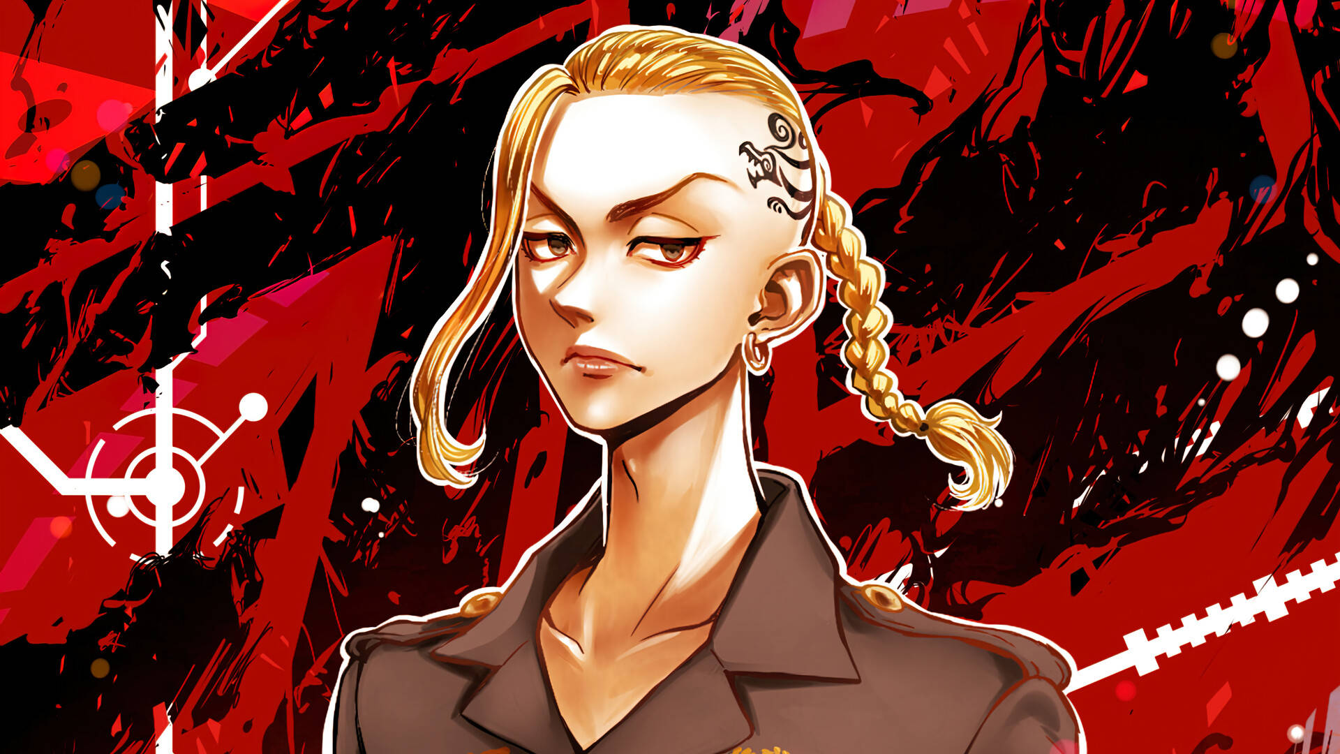 Draken《東京卍復仇者》紅黑配色 壁紙 — 一個兇猛的金髮辮子動漫女性，帶有骷髏紋身，在混亂的紅黑背景下強烈凝視。