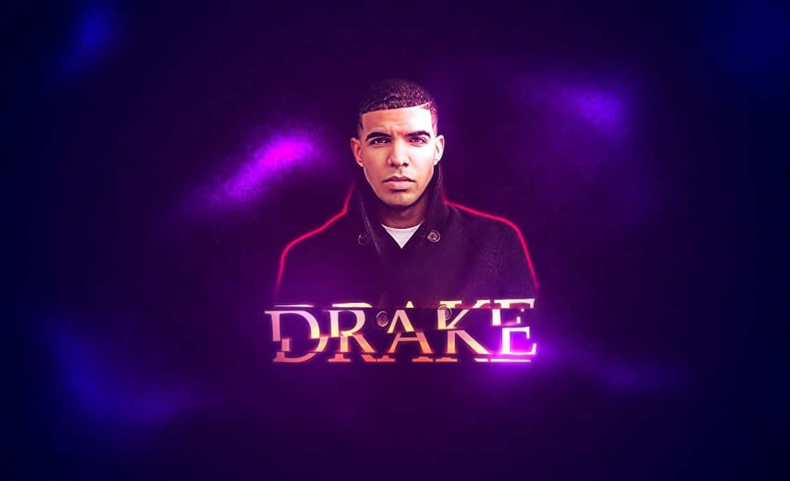 Drake 桌布 壁紙 — Drake在深紫色背景上，伴隨著發光的霓虹燈光和他的名字以風格化文字顯示在下方，凝視著。