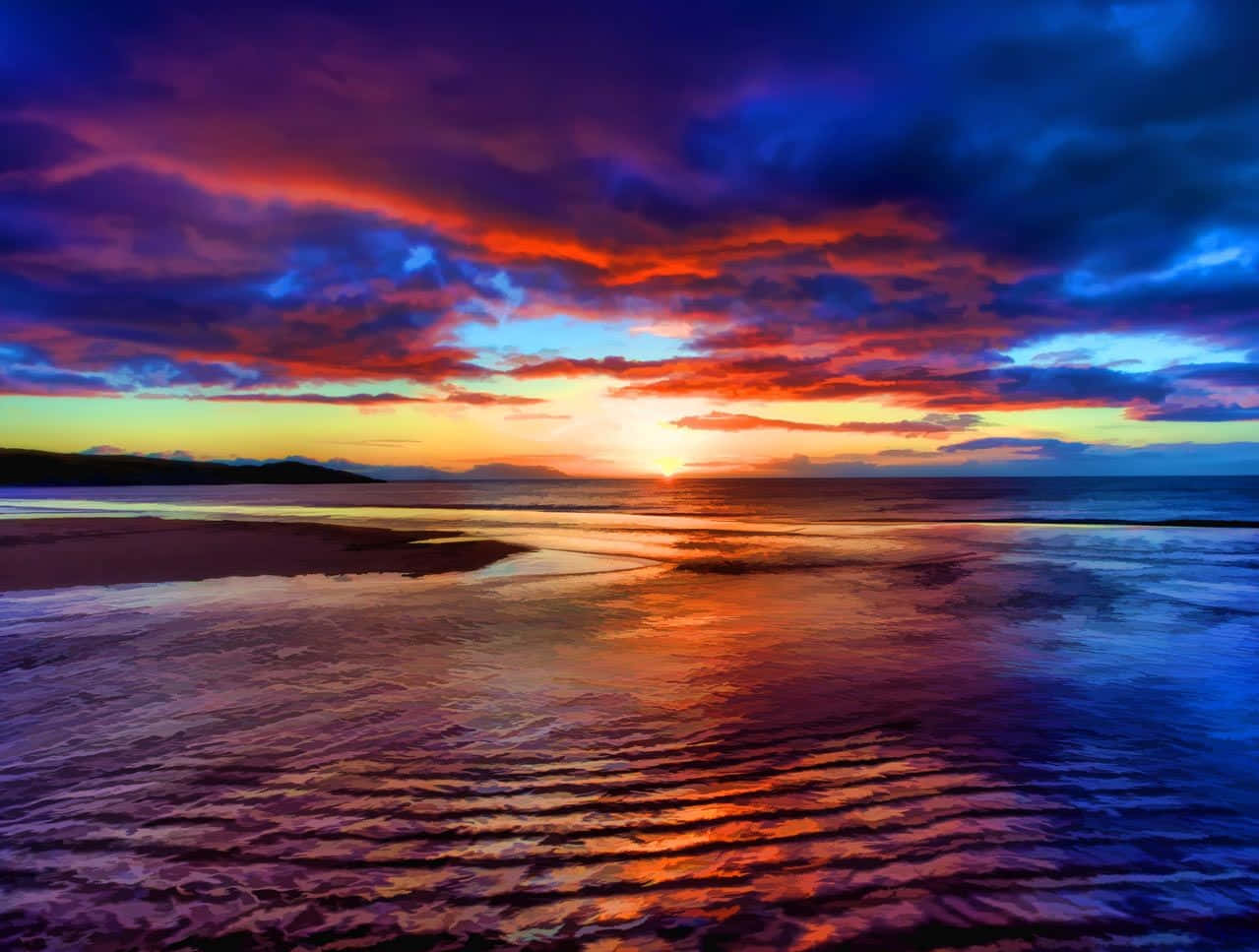 Sunset Photography 桌布 壁紙 — 戲劇性的日落將天空染成火紅和深藍，生動地反射在濕潤的沙灘上。