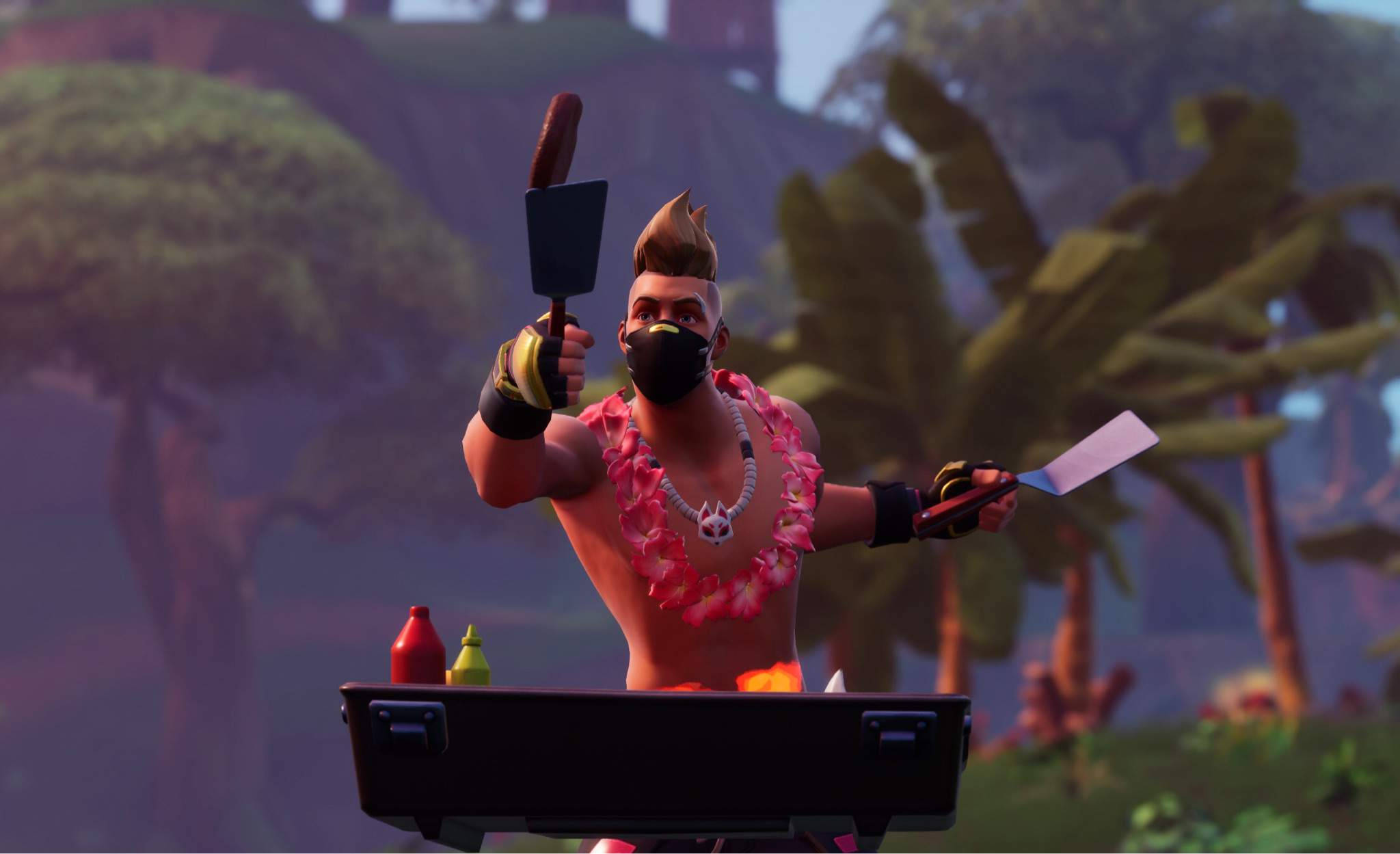 Drift Fortnite 海島烤肉 壁紙 — 一個戴著面具的Fortnite角色，戴著粉紅色花環，在熱帶叢林環境中用便攜式燒烤爐烤熱狗。