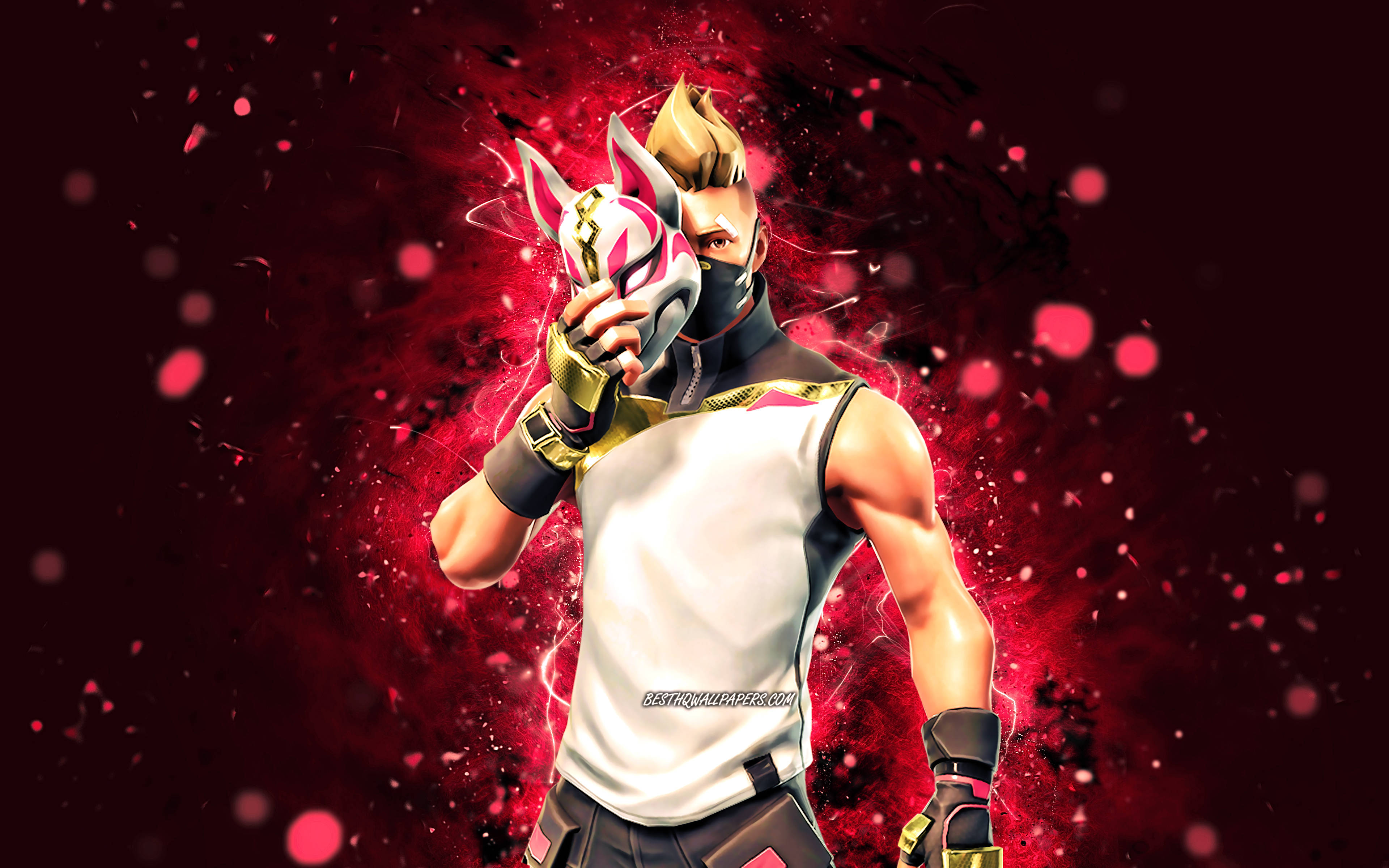 Drift Fortnite 紅色美學 壁紙 — 一個肌肉發達的金髮動漫角色，在充滿活力的紅色粒子背景前拿著狐狸面具。
