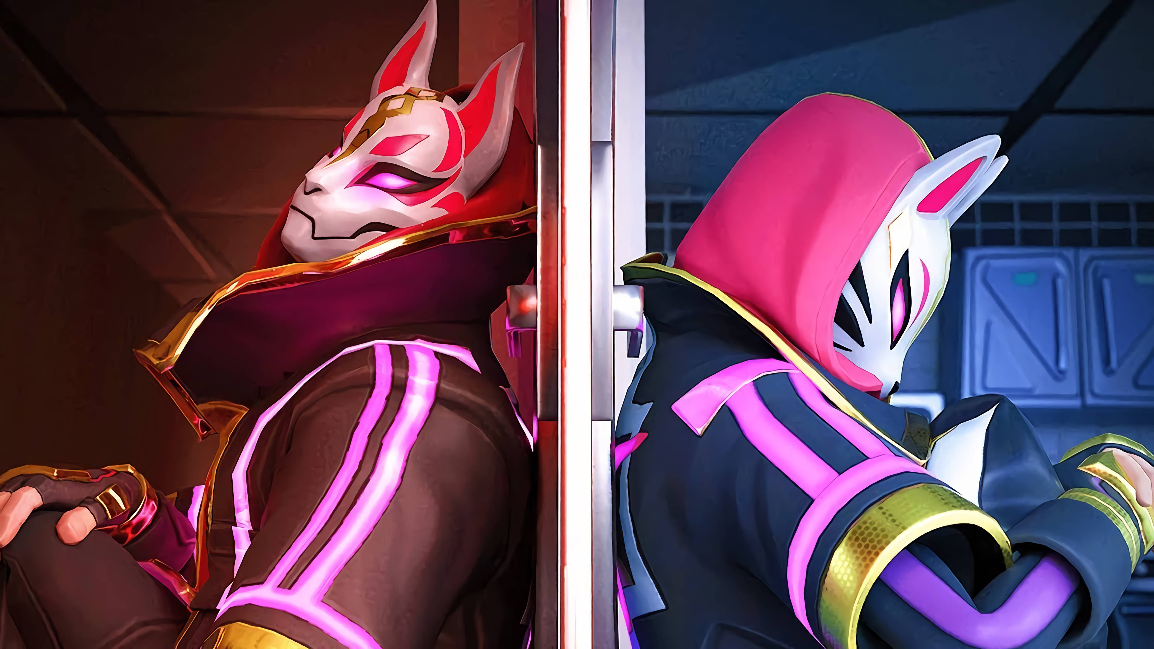 Drift Fortnite 背對背 壁紙 — 兩個戴著狐狸面具的動漫角色倚靠在一扇門上，身處一個帶有粉紅和金色光芒的未來感房間。