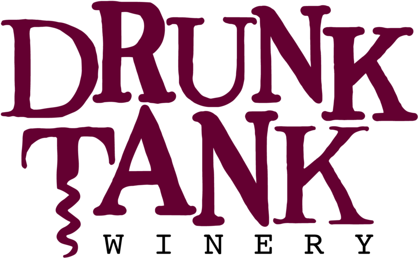 Drunk Tank 葡萄酒廠標誌 壁紙 — 粗體栗色文字以滴落風格字體在純黑背景上顯示「DRUNK TANK」。