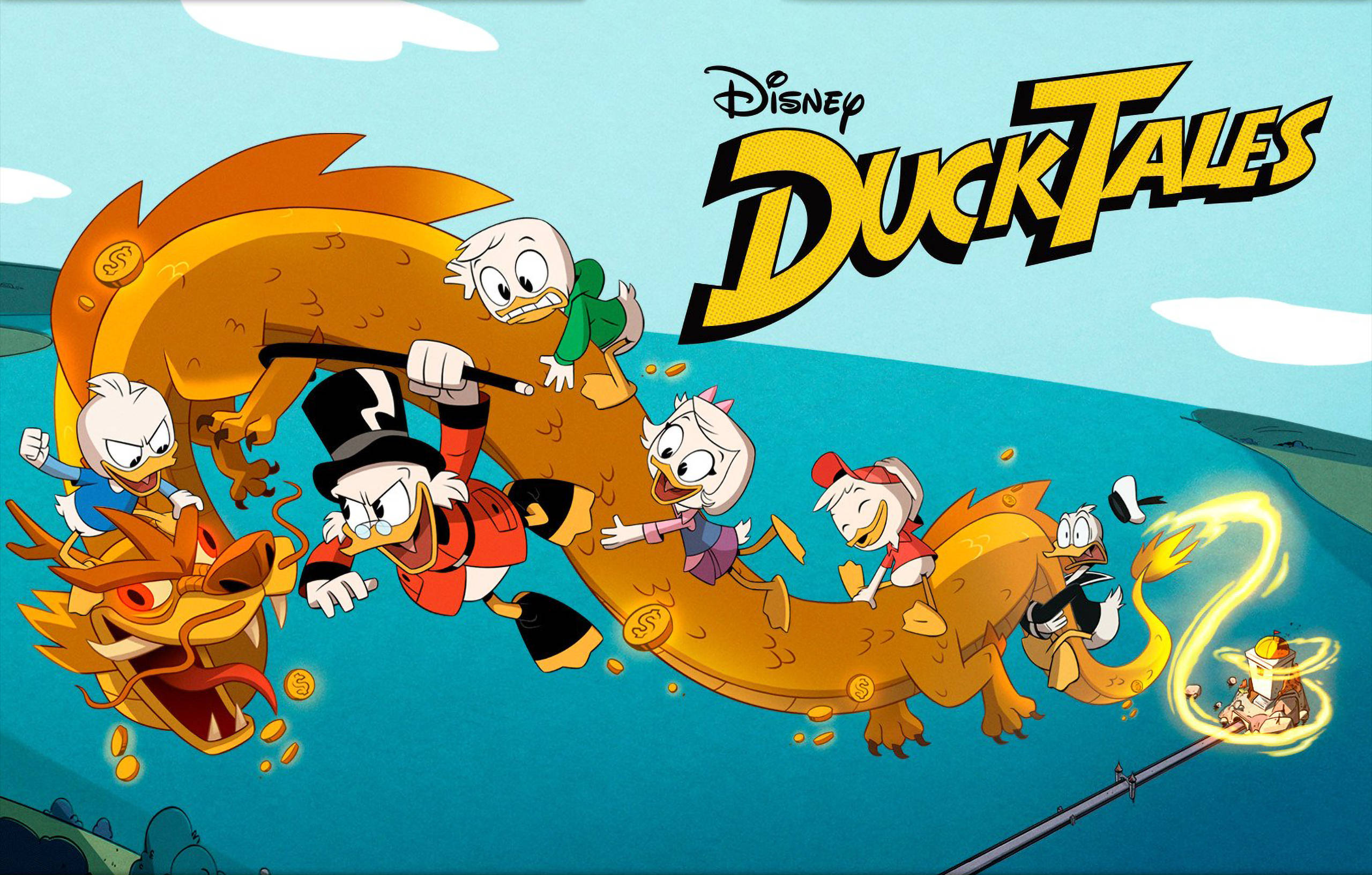 DuckTales 第一季 壁紙 — DuckTales 幫騎住一條金龍穿過明亮嘅藍天，周圍都有硬幣飛來飛去。