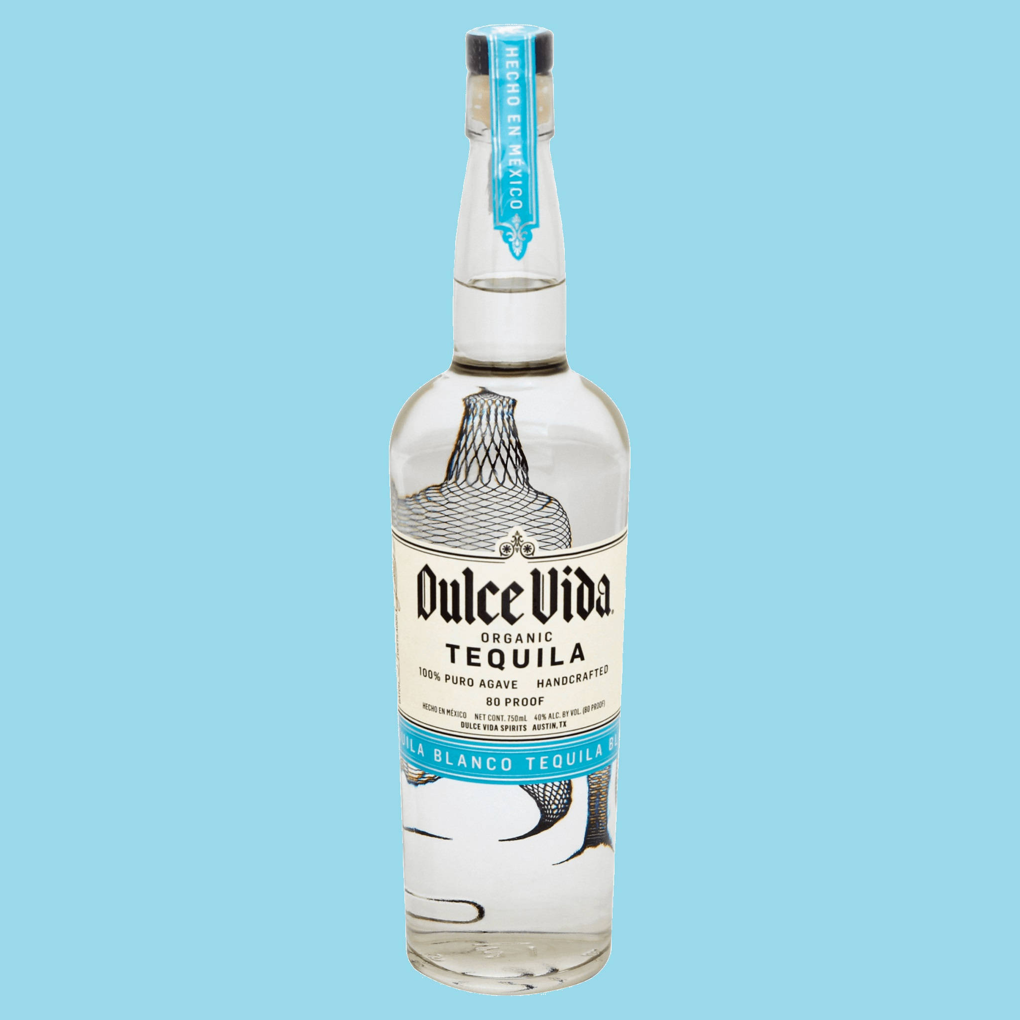 Dulce Vida - 頂級有機墨西哥龍舌蘭酒 壁紙 — 一瓶透明的Dulce Vida有機龍舌蘭酒，居中放置在純淺藍色背景上。