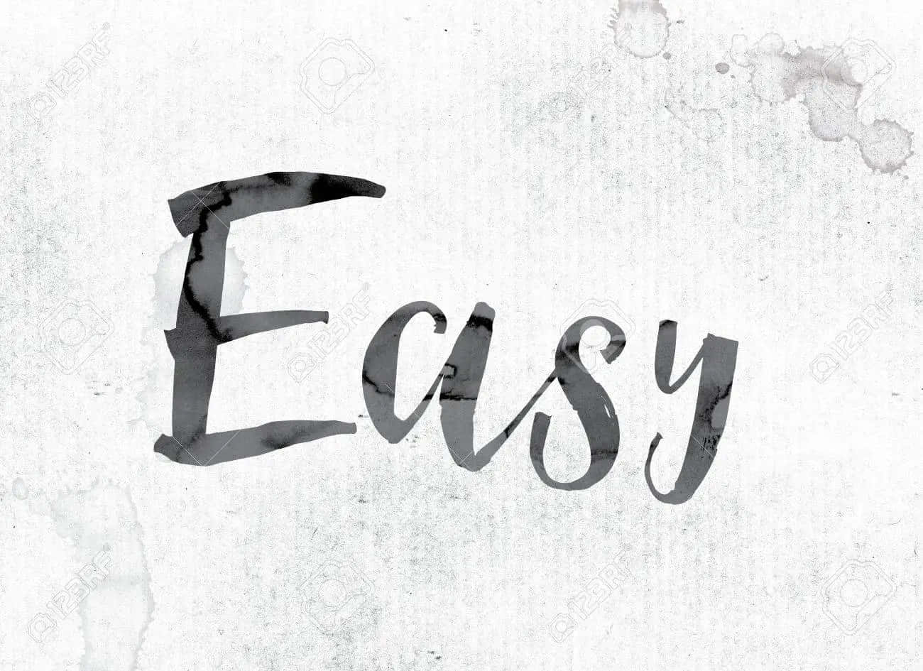 Easy 桌布 壁紙 — 「Easy」一詞以粗體黑色刷字書寫在帶有紋理的白色紙張上，並帶有水彩飛濺效果。
