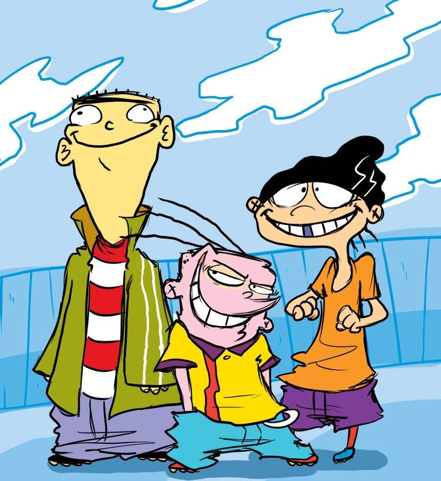 Ed Edd Eddy 藍色背景 壁紙 — 三個卡通小孩表情誇張，一起站在藍天白雲下。