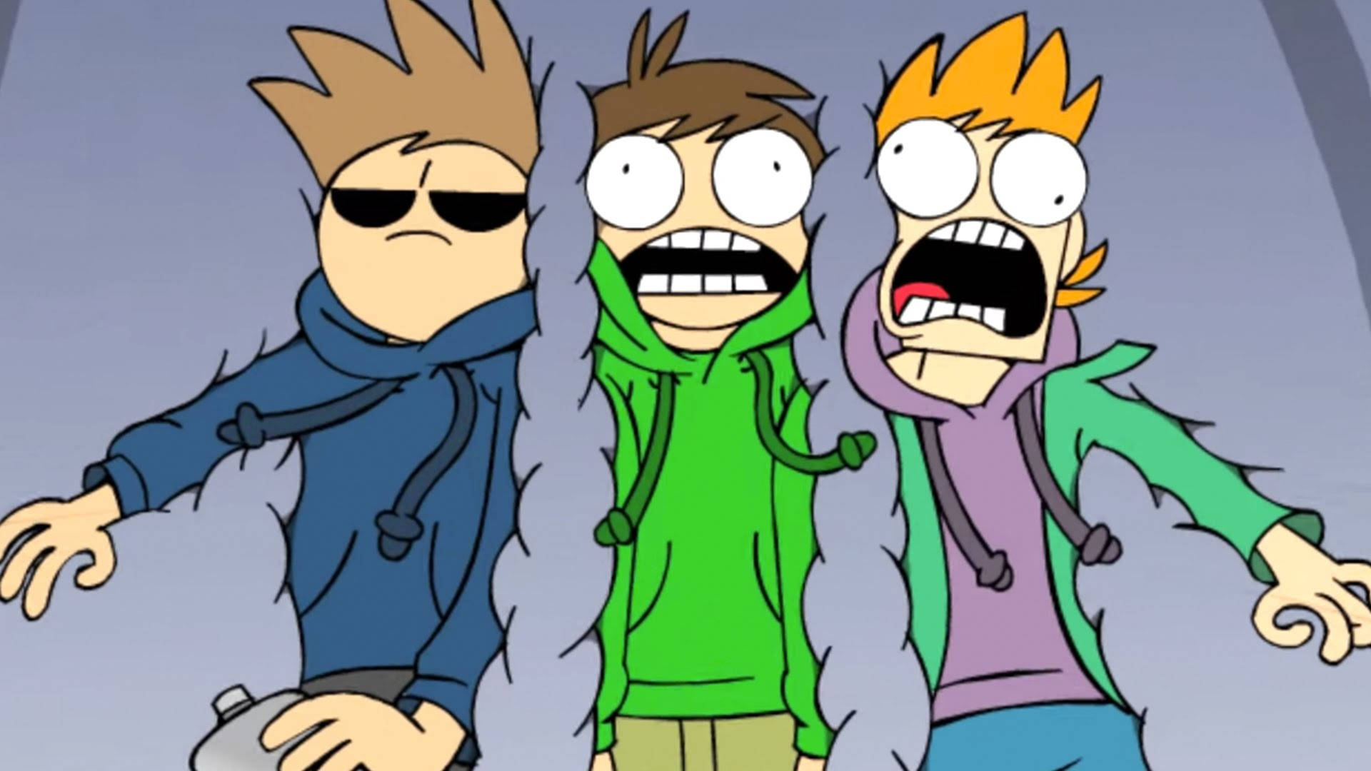 Eddsworld 主角們縮小在沙發上 壁紙 — 三個穿著連帽衫的卡通男孩，身體噴出蒸汽，表現出震驚和一個得意的笑容。