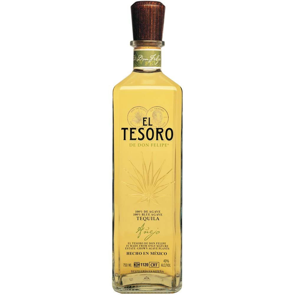 El Tesoro Añejo龍舌蘭酒瓶，帶有木蓋和琥珀色液體。