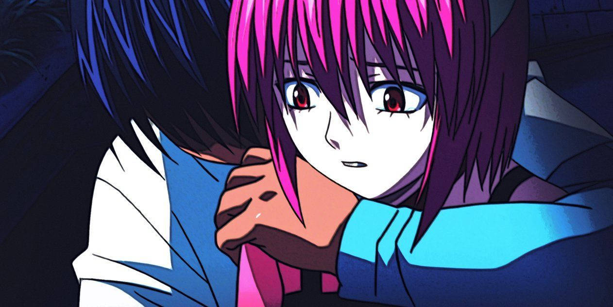Elfen Lied 愛人 壁紙 — 一個近距離動漫場景，粉紅色頭髮、紅色眼睛的角色在昏暗的環境中被藍色頭髮的人物擁抱。