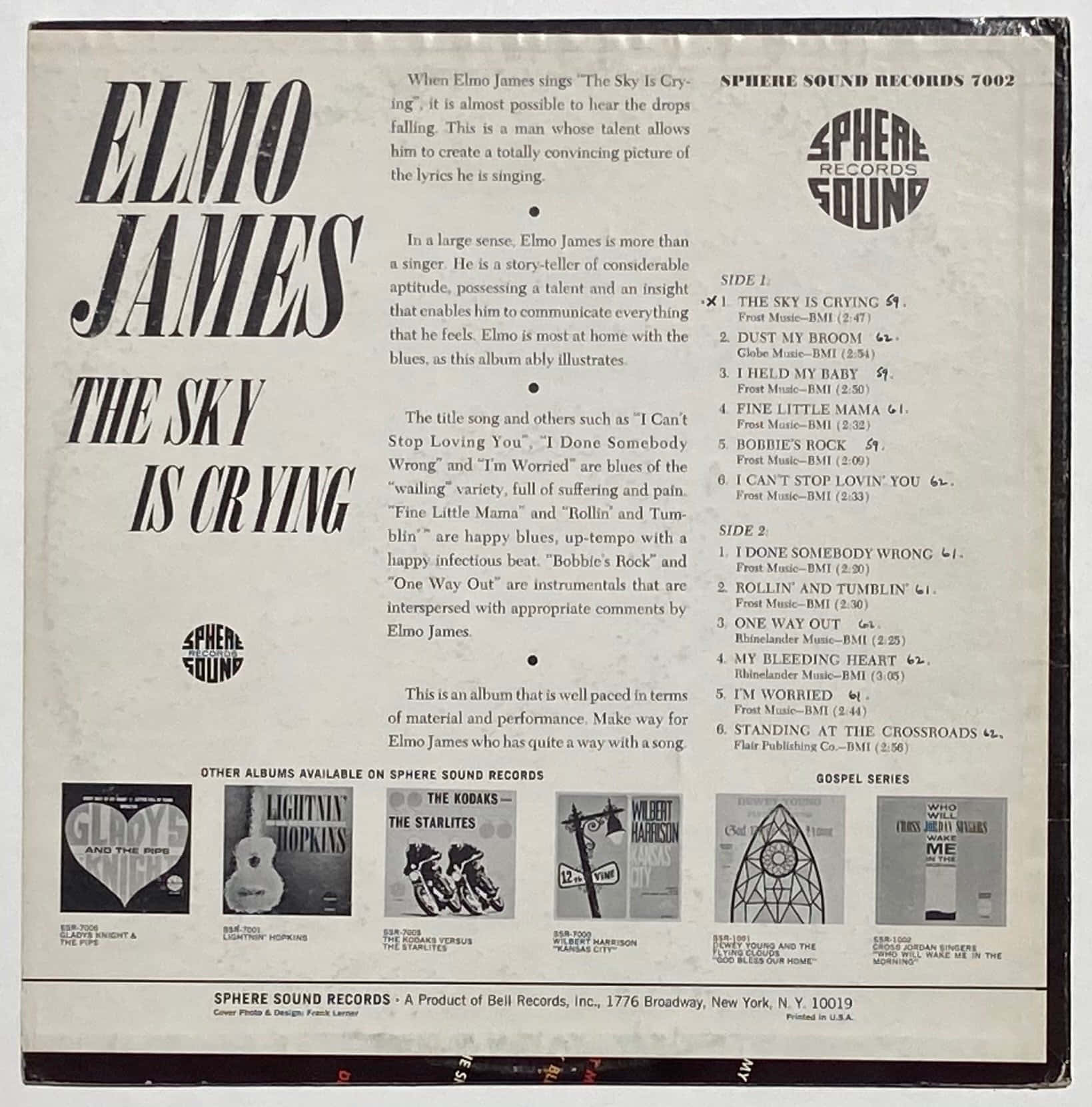 Elmore James 唱片標籤 壁紙 — Elmo James 的《The Sky Is Crying》復古黑白專輯封底，附有曲目列表和藝術家簡介文字。