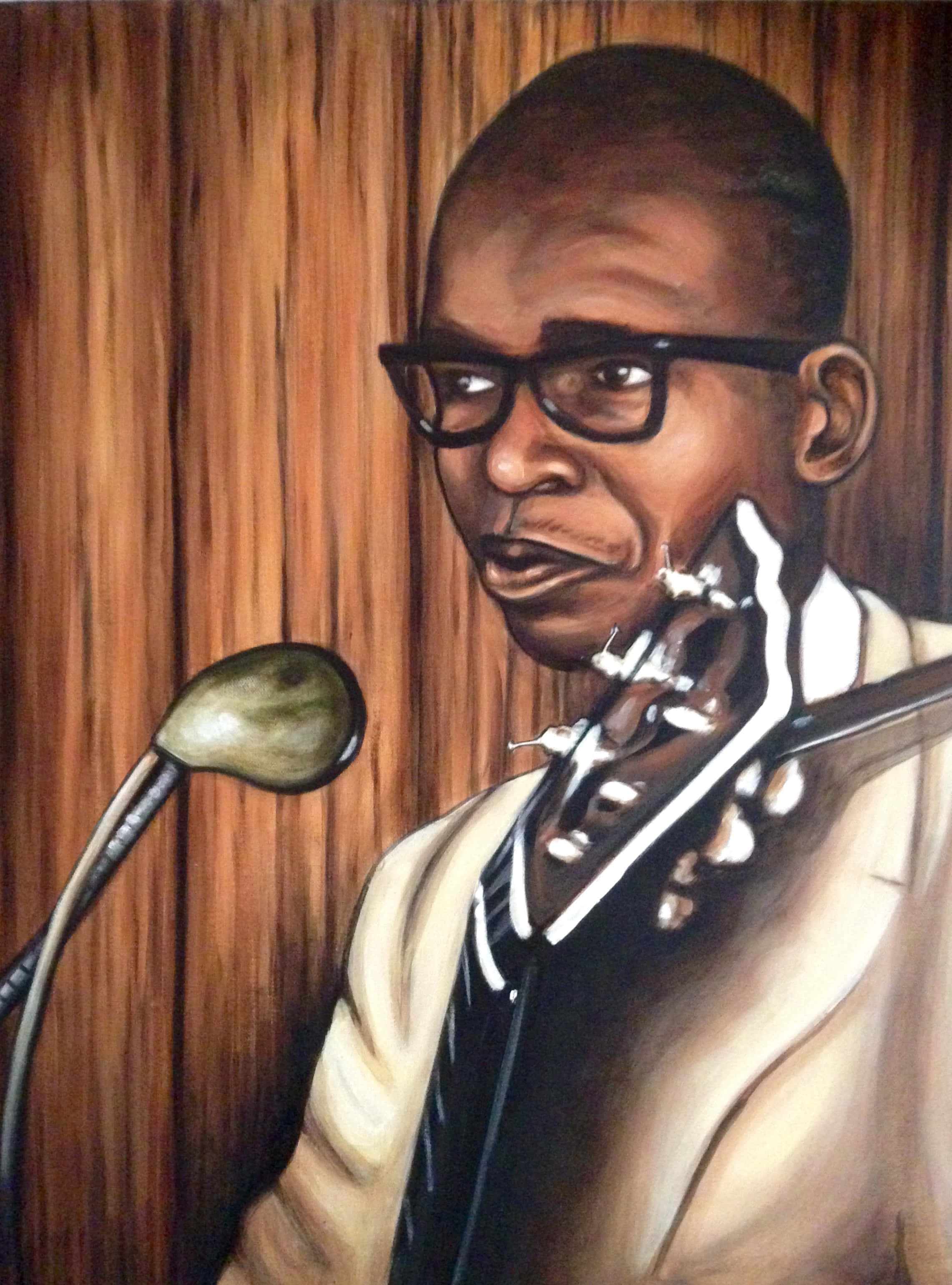 Elmore James 數位藝術 壁紙 — 一幅繪畫肖像，描繪一名戴眼鏡的男子在木製背景前，靠近復古咪高峰手持結他。