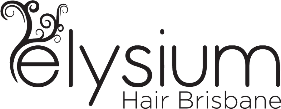 Elysium 髮廊布里斯本標誌 壁紙 — Elysium Hair Brisbane 的優雅黑色標誌，帶有華麗的漩渦和現代字體，背景簡潔。