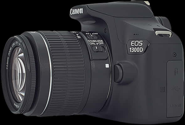 佳能 EOS 1300D DSLR 相機 壁紙 — 一部時尚的黑色 Canon EOS 1300D DSLR 相機，配有安裝的鏡頭，在暗色背景下的工作室燈光中展示。