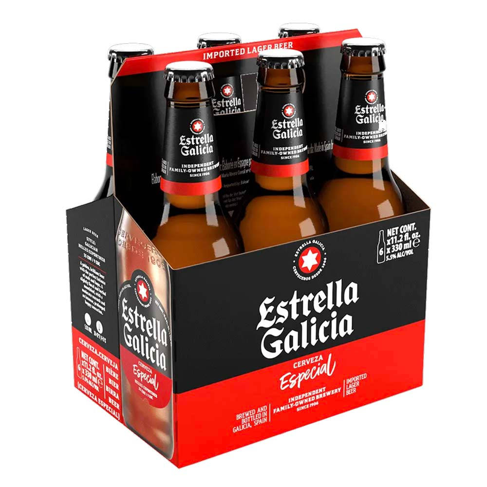 六瓶Estrella Galicia啤酒裝在一個紅色和黑色的六瓶裝提架中。