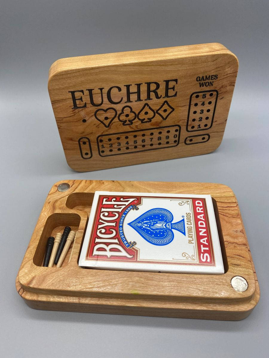 木製尤克牌遊戲套裝，帶有計分器和Bicycle撲克牌。