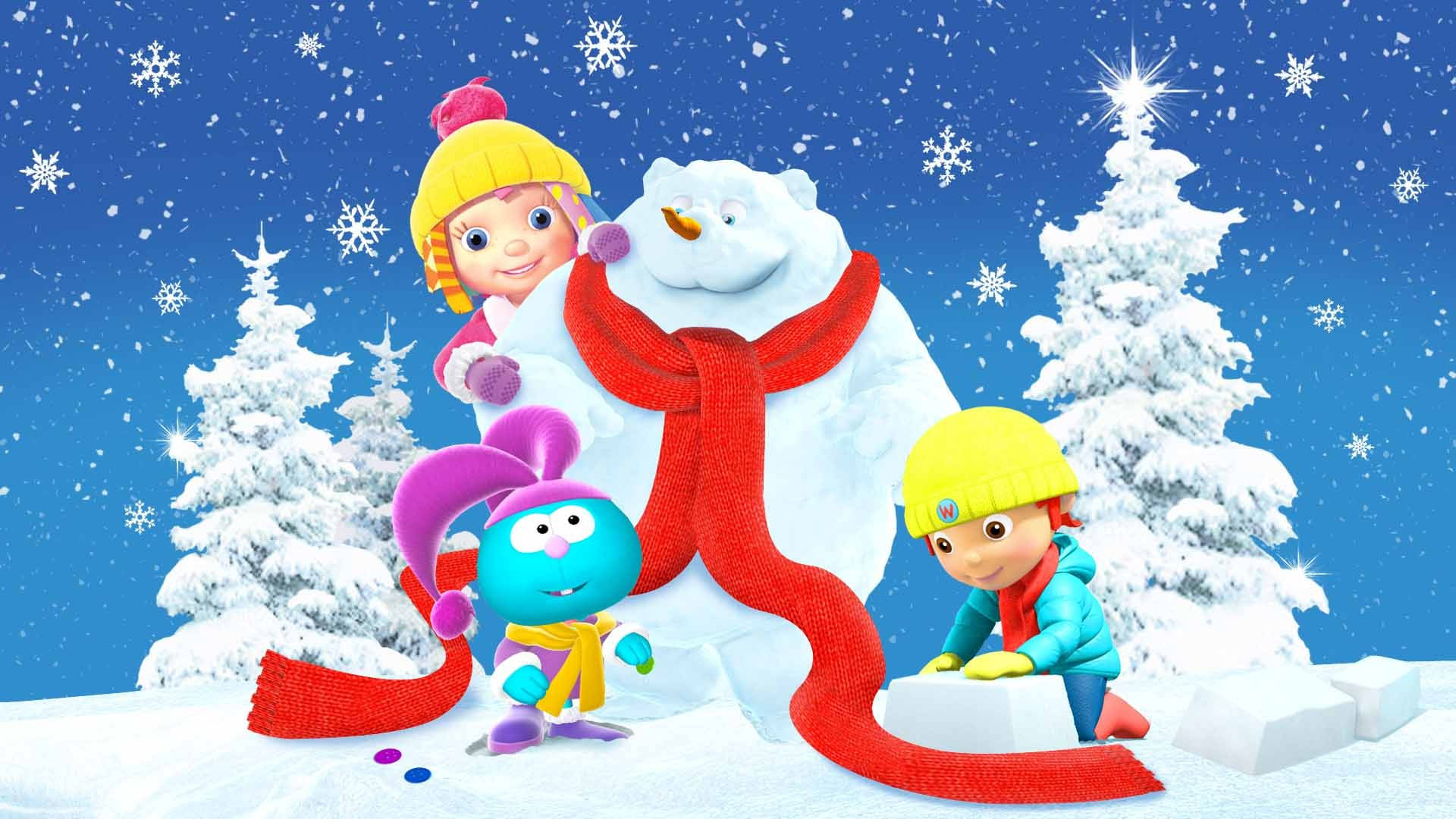 Everything's Rosie動畫冬日桌面壁紙 壁紙 — 兩個孩子和一個藍色生物在飄雪的森林中頑皮地堆雪人，雪人戴著紅色圍巾。
