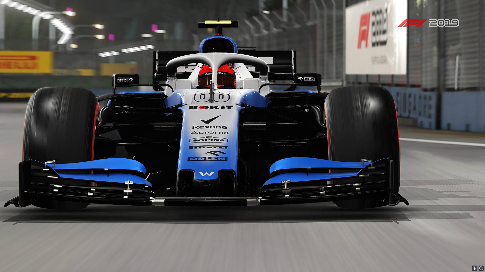藍黑相間的F1賽車在賽道上疾馳。