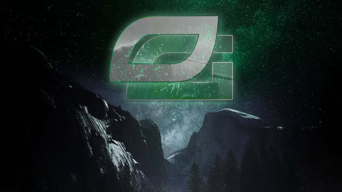 Optic Gaming 桌布 壁紙 — 一個發光的綠色抽象標誌懸浮在一個繁星點點的夜晚山谷上，山谷中有積雪的山峰和松樹。