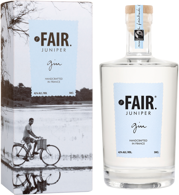 Fair Juniper Gin酒瓶與包裝 壁紙 — 一個透明樽同盒嘅Fair Juniper氈酒，上面有張復古相，係一個男人喺反射嘅池塘旁邊踩單車。