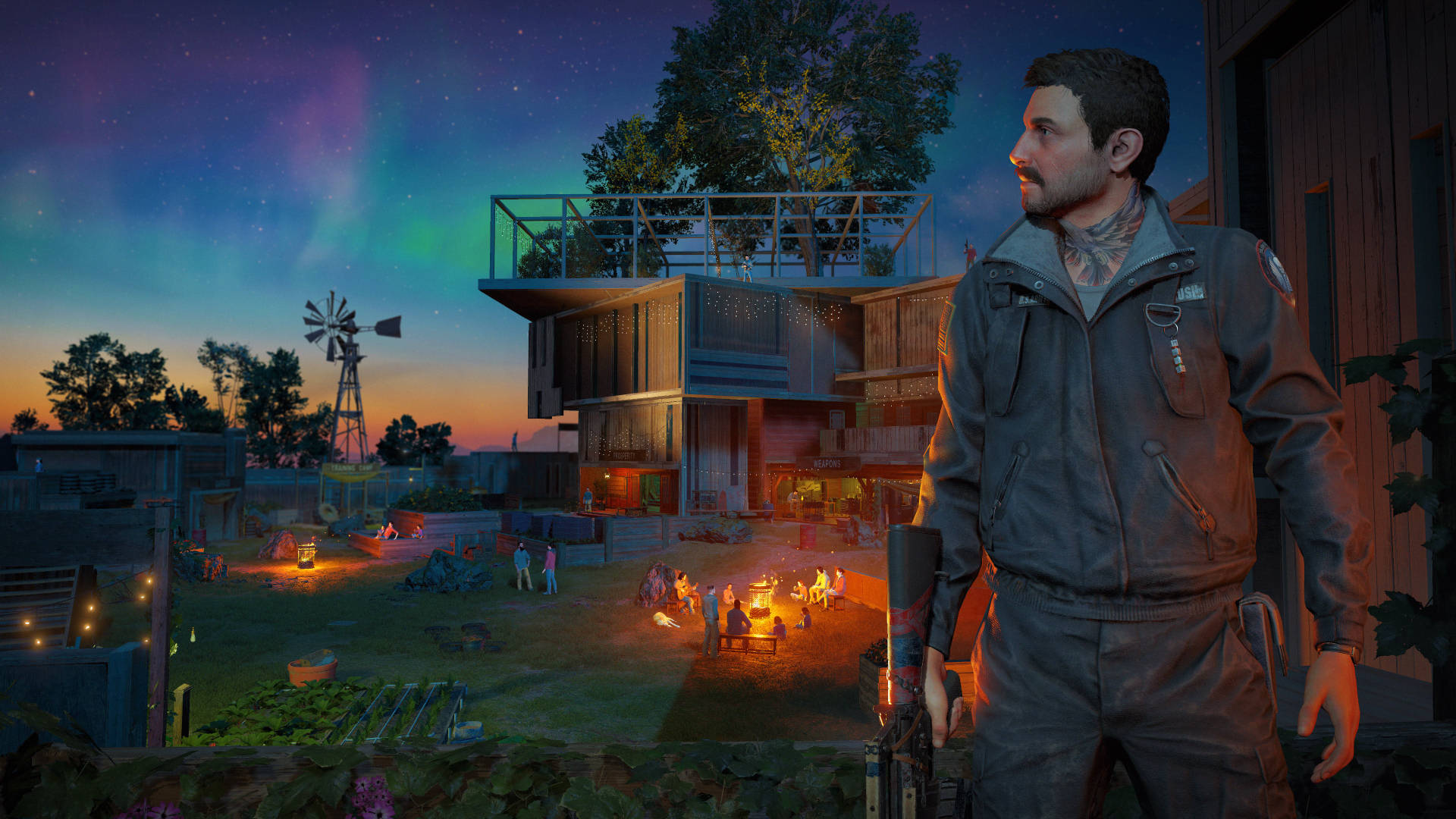 Far Cry New Dawn — Thomas Rush 特寫 壁紙 — 一名身穿夾克的男子在暮色中站在一棟現代房屋前，天空中有充滿活力的北極光。