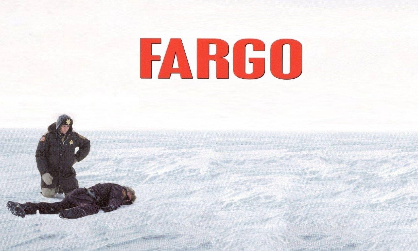 警察跪喺雪地屍體旁邊，有「FARGO」文字。