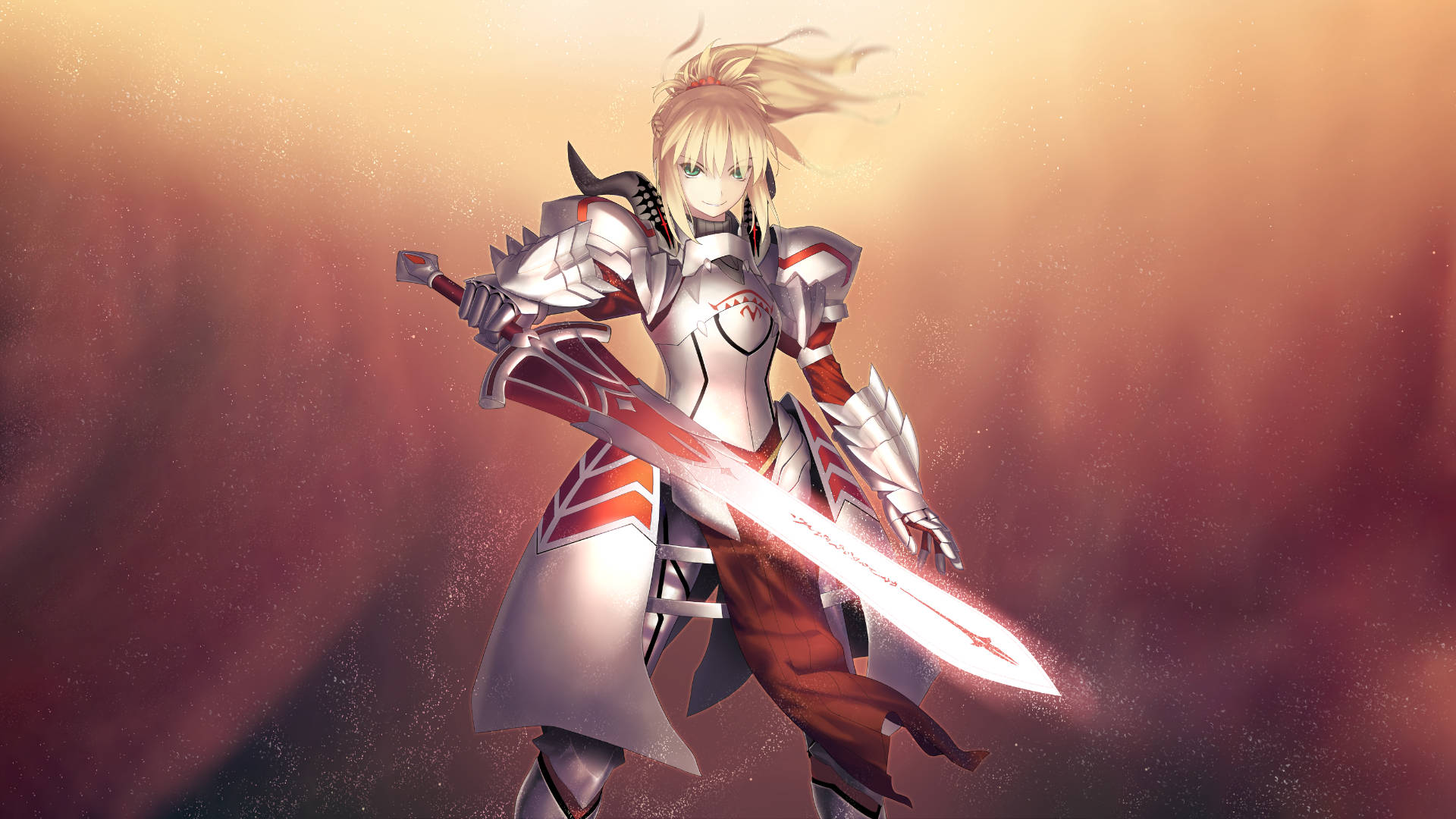 Fate / Apocrypha 摩德雷德 壁紙 — 一位金髮動漫戰士身穿銀色和紅色盔甲，在溫暖漸變的天空中揮舞著發光的劍。