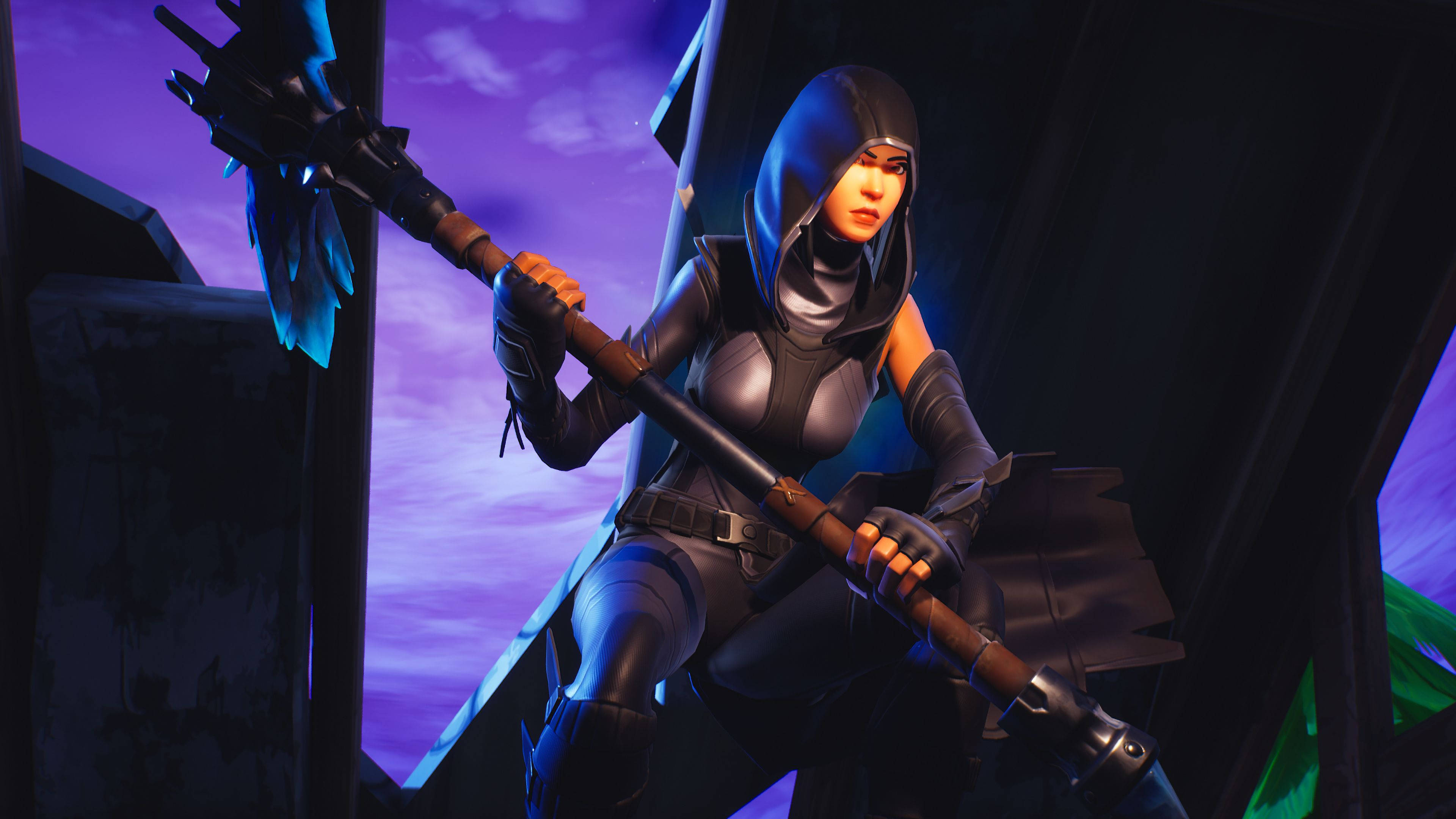Fate Fortnite 競技場皮膚 壁紙 — 一位身穿暗色盔甲的戴兜帽女戰士，在紫色暮色天空下，棲身於破碎結構上，緊握著一把發光的斧頭。