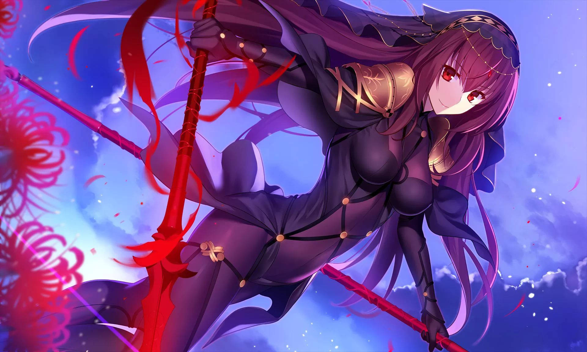 Fate Grand Order 斯卡夏 壁紙 — 一位紫髮紅眼的動漫戰士，在充滿粉紅色花朵爆發的鮮豔藍天下揮舞著發光的紅色長矛。