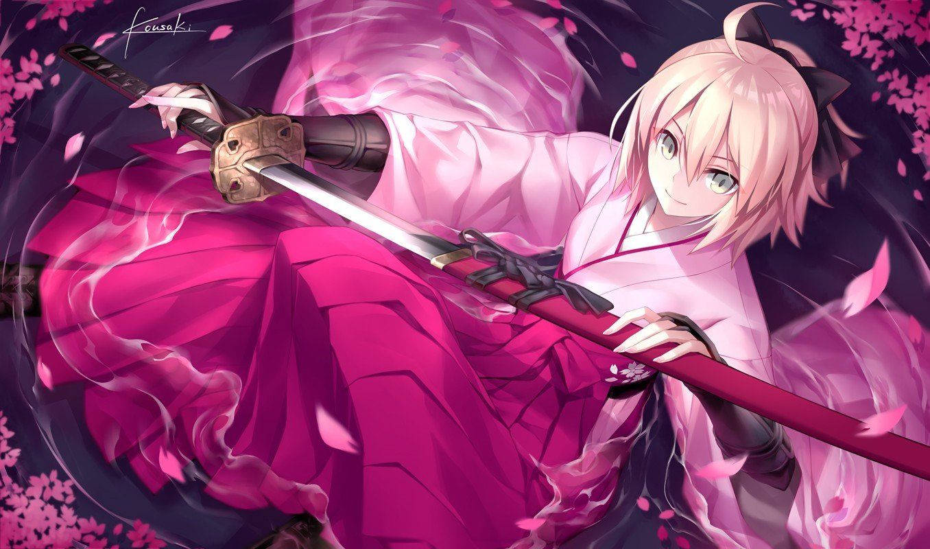 Fate Grand Order 奥斯卡·小路 壁紙 — 一位粉紅色頭髮的動漫女孩穿著飄逸的粉紅色和服，在黑暗背景下揮舞著武士刀，周圍櫻花紛飛。