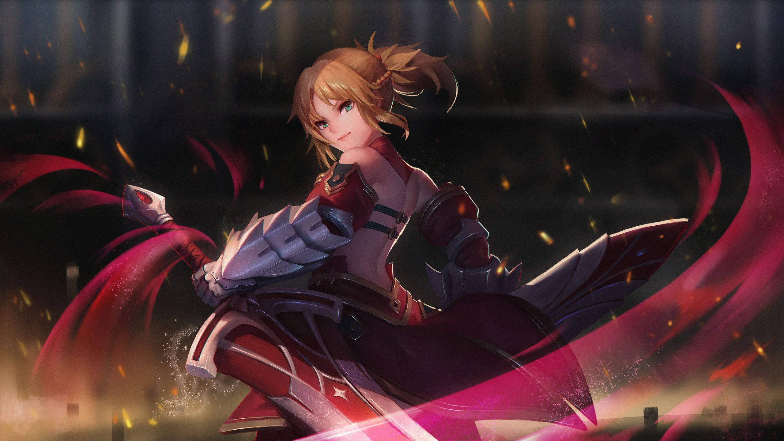 《Fate》紅色劍士 壁紙 — 一個堅定的動漫戰士，金髮，在黑暗背景下揮舞著發光的劍，周圍環繞著旋轉的紅色能量和金色火花。