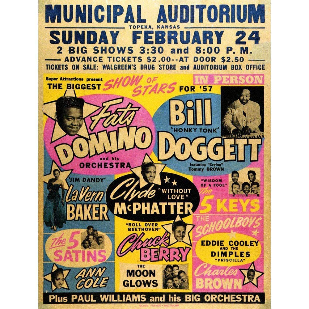 Fats Domino 演唱會海報 壁紙 — 充滿活力的 1950 年代音樂會海報，宣傳在堪薩斯州托皮卡禮堂舉行的爆滿演出， featuring Fats Domino、Bill Doggett 和 Chuck Berry。