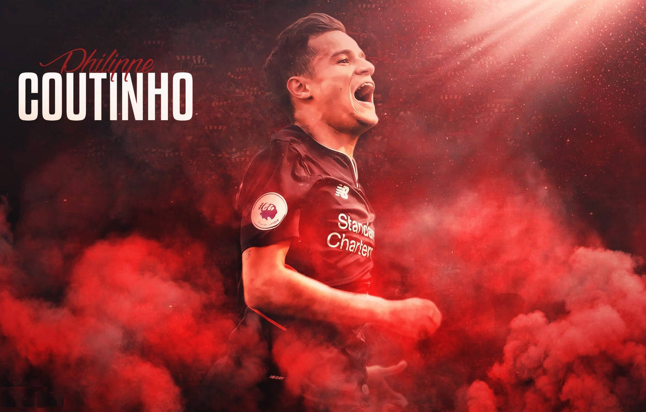 利物浦FC 菲利普·庫蒂尼奧 壁紙 — 菲臘比·古天奴身穿紅色利物浦球衣，在旋轉的紅色煙霧和球場燈光中勝利慶祝。