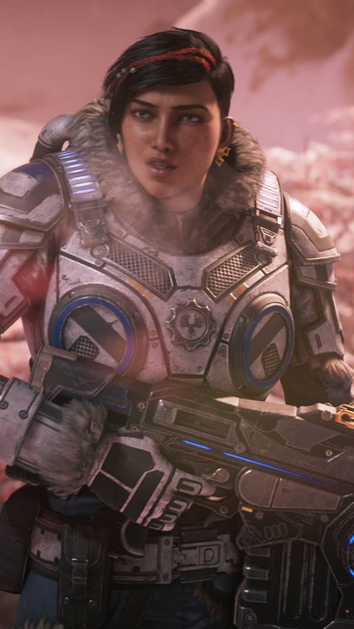 身穿未來裝甲的女戰士在外星球上手持武器。
