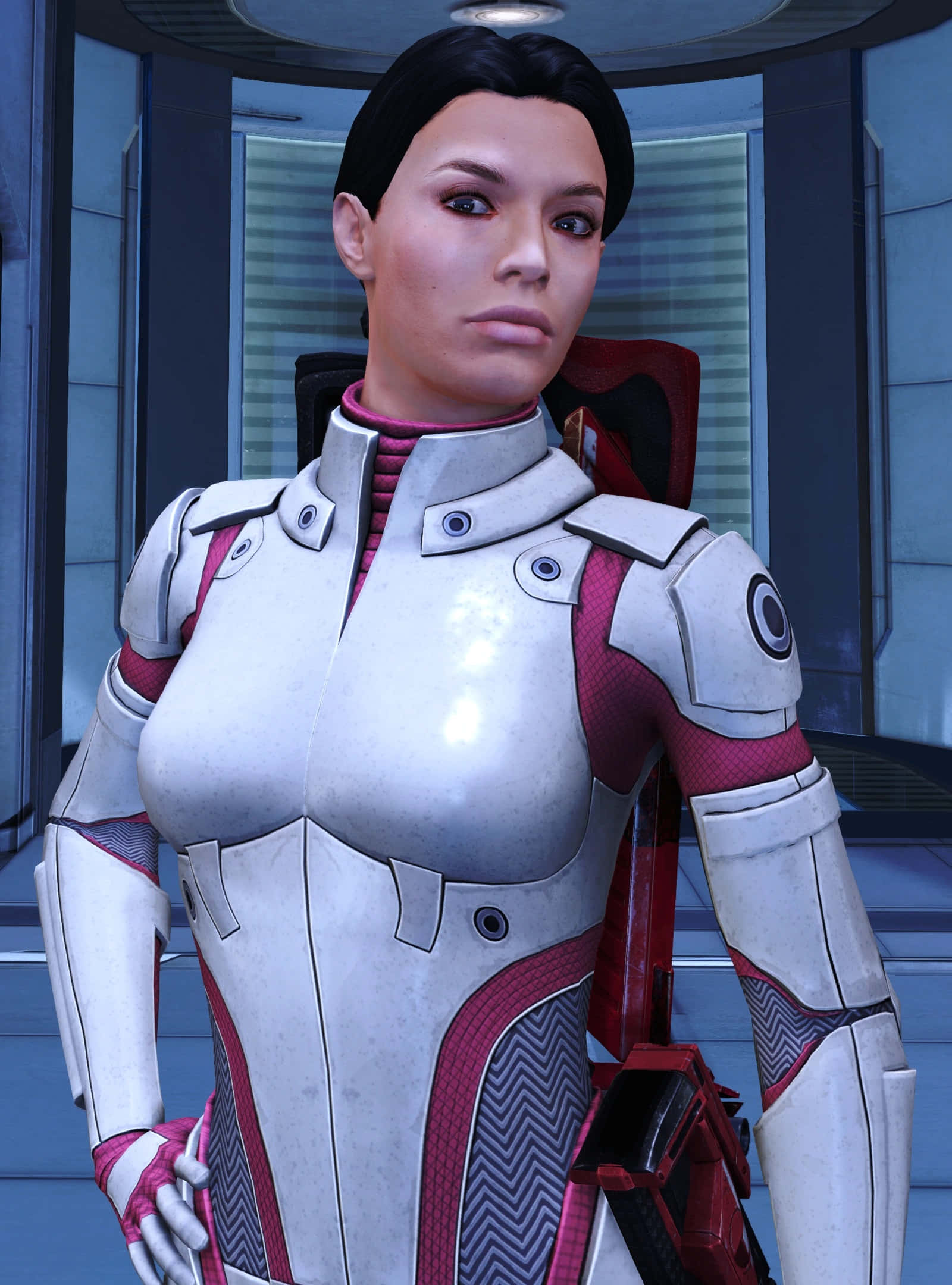Ashley Williams 桌布 壁紙 — 一位身穿白色和紅色裝甲服的女兵坐在未來風格的椅子上，位於時尚的藍色調指揮中心內。