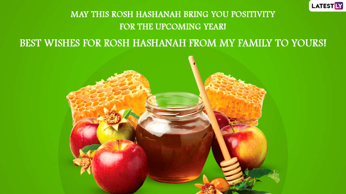 Happy Rosh Hashana 桌布 壁紙 — 充滿活力的綠色背景上，一個蜂蜜罐連同蜂巢和蘋果圍繞著它排列，慶祝猶太新年。
