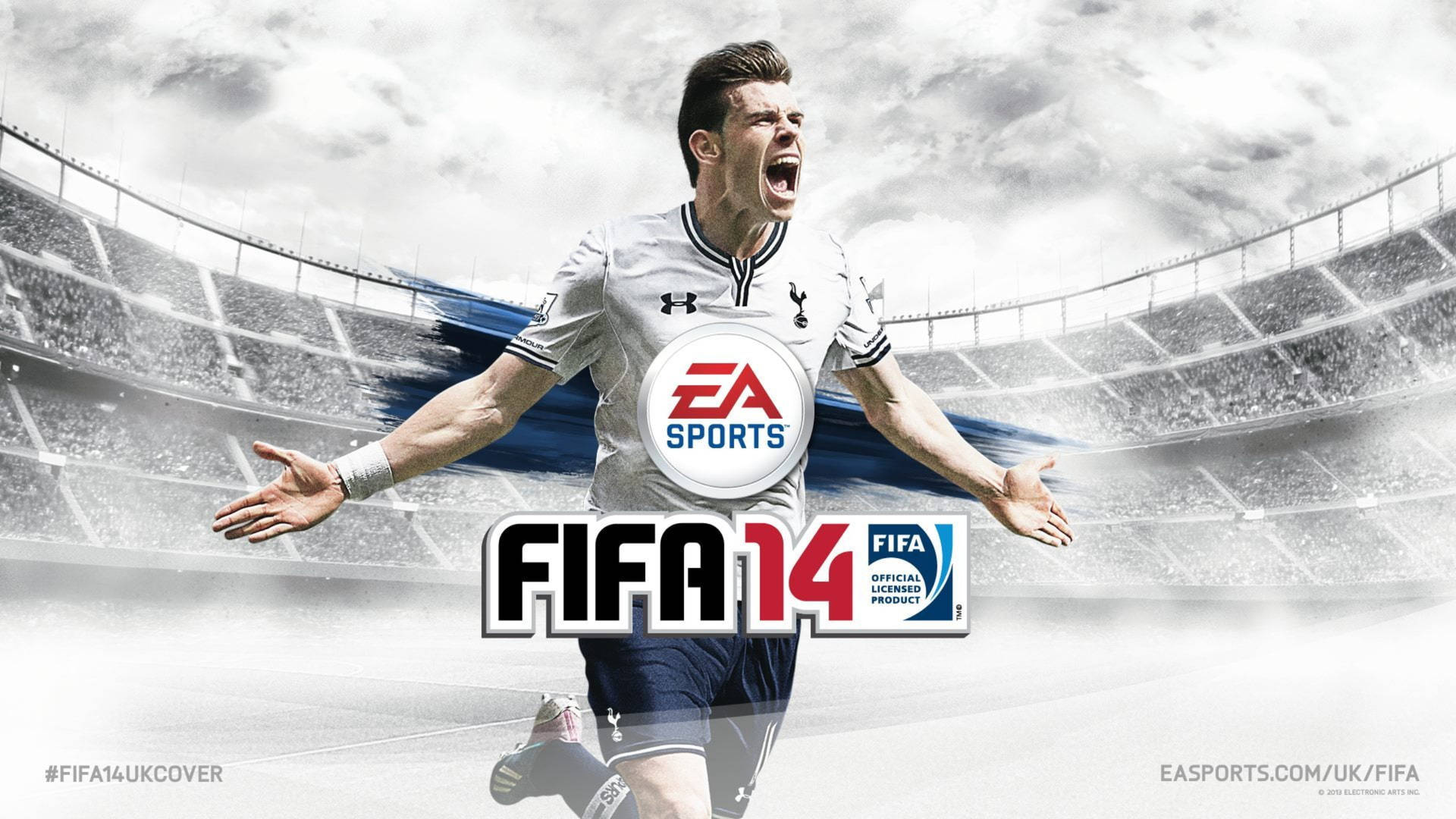 足球員在帶有FIFA 14標誌的球場上慶祝勝利。