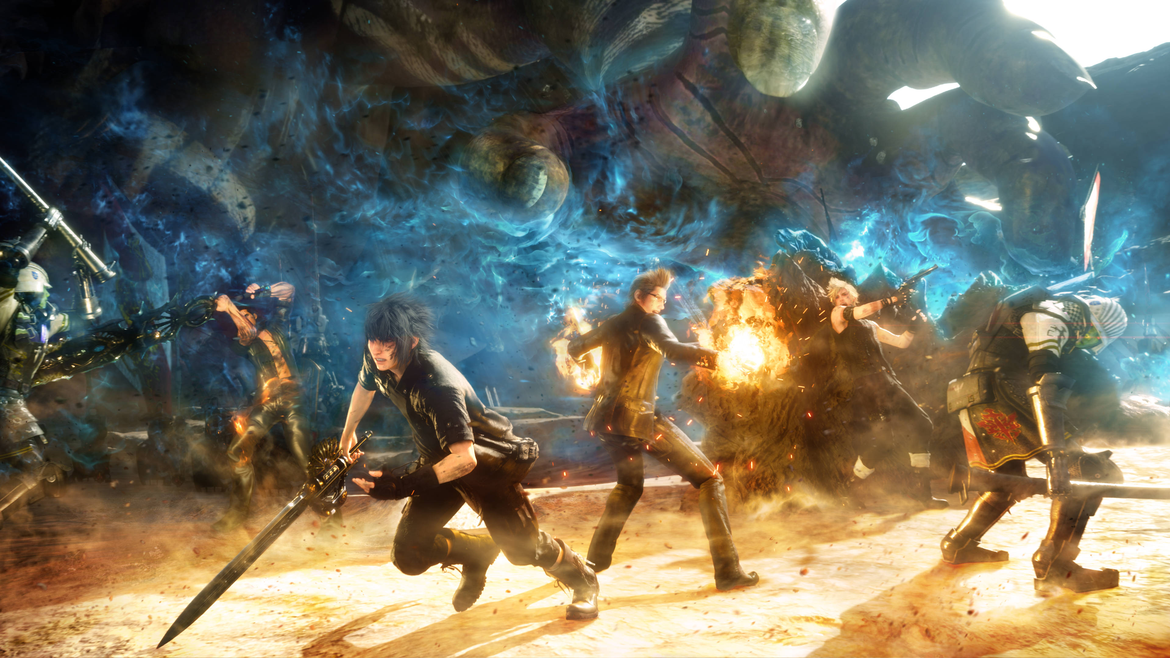 Final Fantasy XV 戰鬥場景 壁紙 — 一群身穿暗色盔甲的戰士在一個充滿火焰和藍色發光能量的洞穴中與一個巨大的怪物戰鬥。