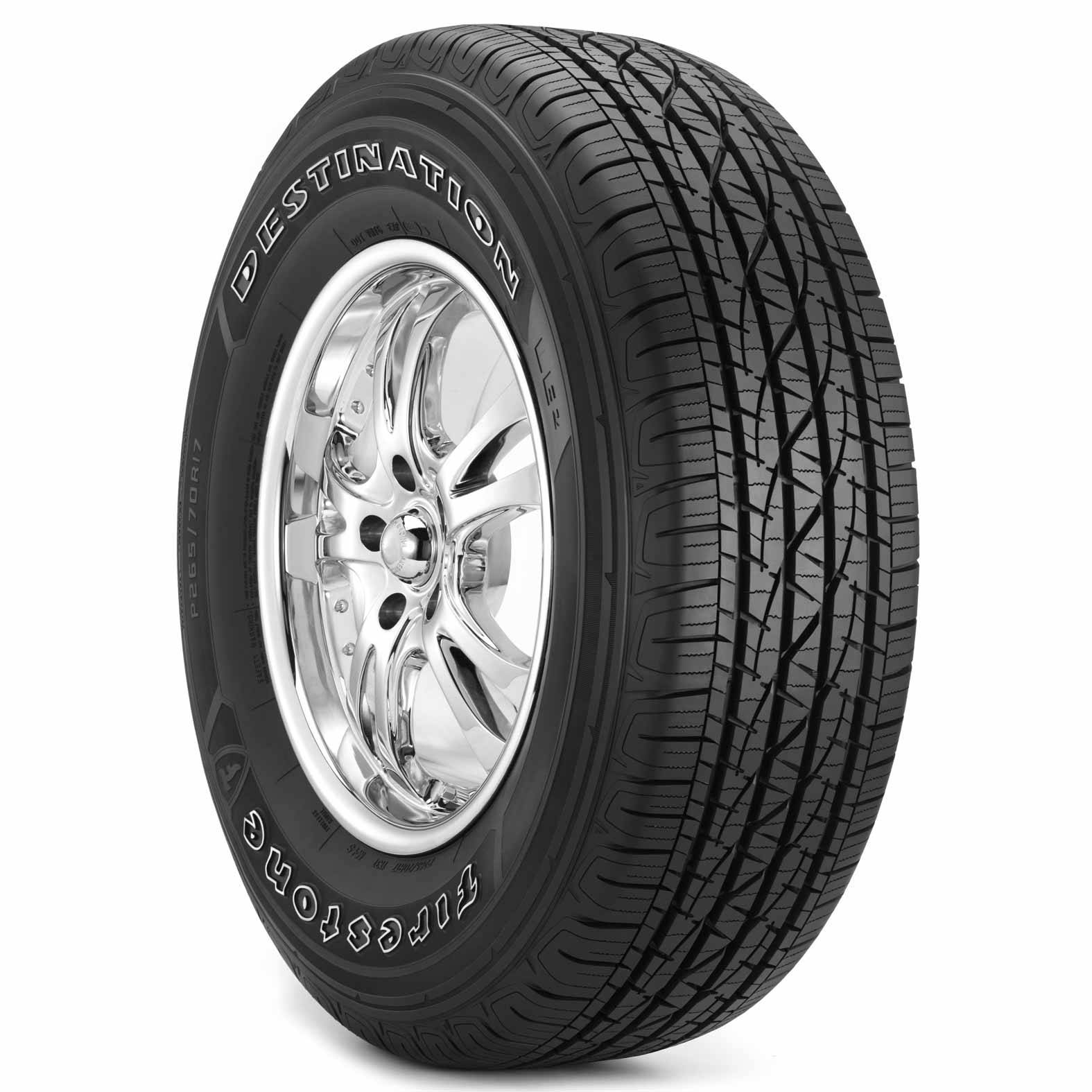 Firestone Destination標誌印於輪胎上 壁紙 — 一個特寫工作室拍攝，黑色 Firestone Destination 輪胎安裝在閃亮的鍍鉻輪圈上，背景為白色。