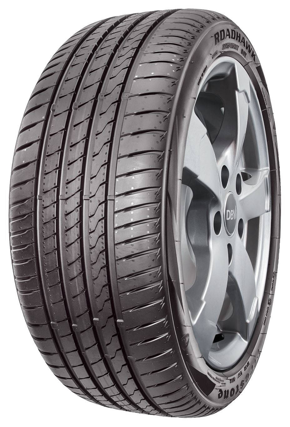 Bridgestone Roadhawk 輪胎在銀色合金輪圈上的特寫。