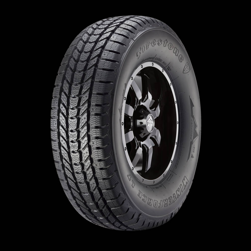 Firestone Winterforce LT 輪胎安裝在黑色合金輪圈上，背景為黑色