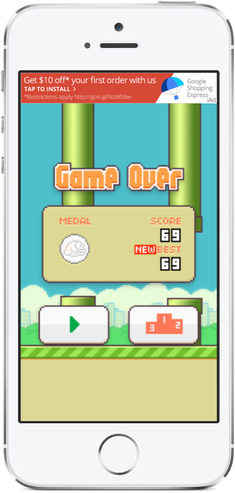 《Flappy Bird》遊戲結束畫面 壁紙 — 智能手機上顯示的像素藝術遊戲結束畫面，包含分數獎牌和重新開始按鈕，以及 Google Shopping Express 廣告橫幅。