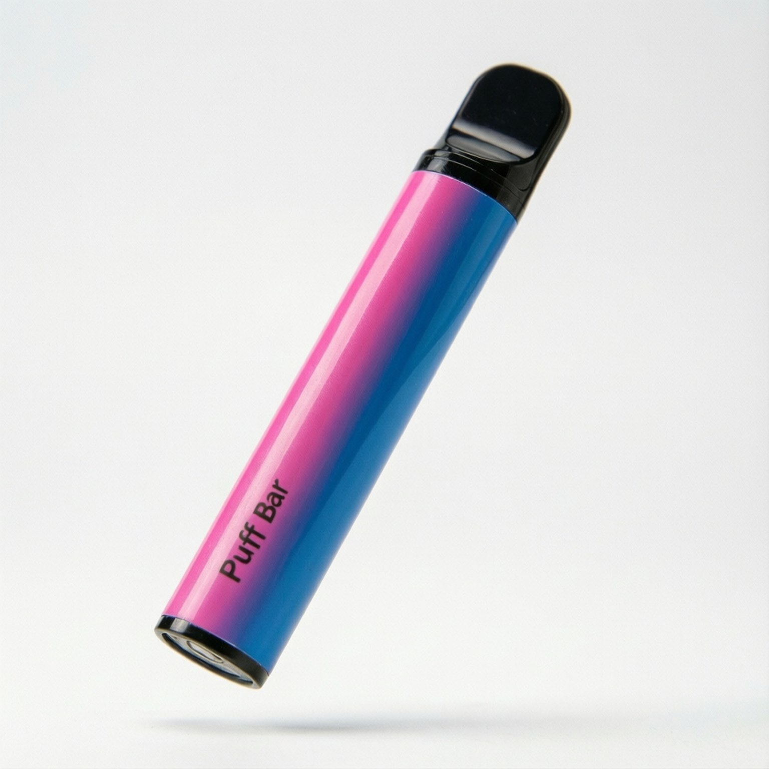粉藍漸變Puff Bar電子煙筆漂浮在白色背景上