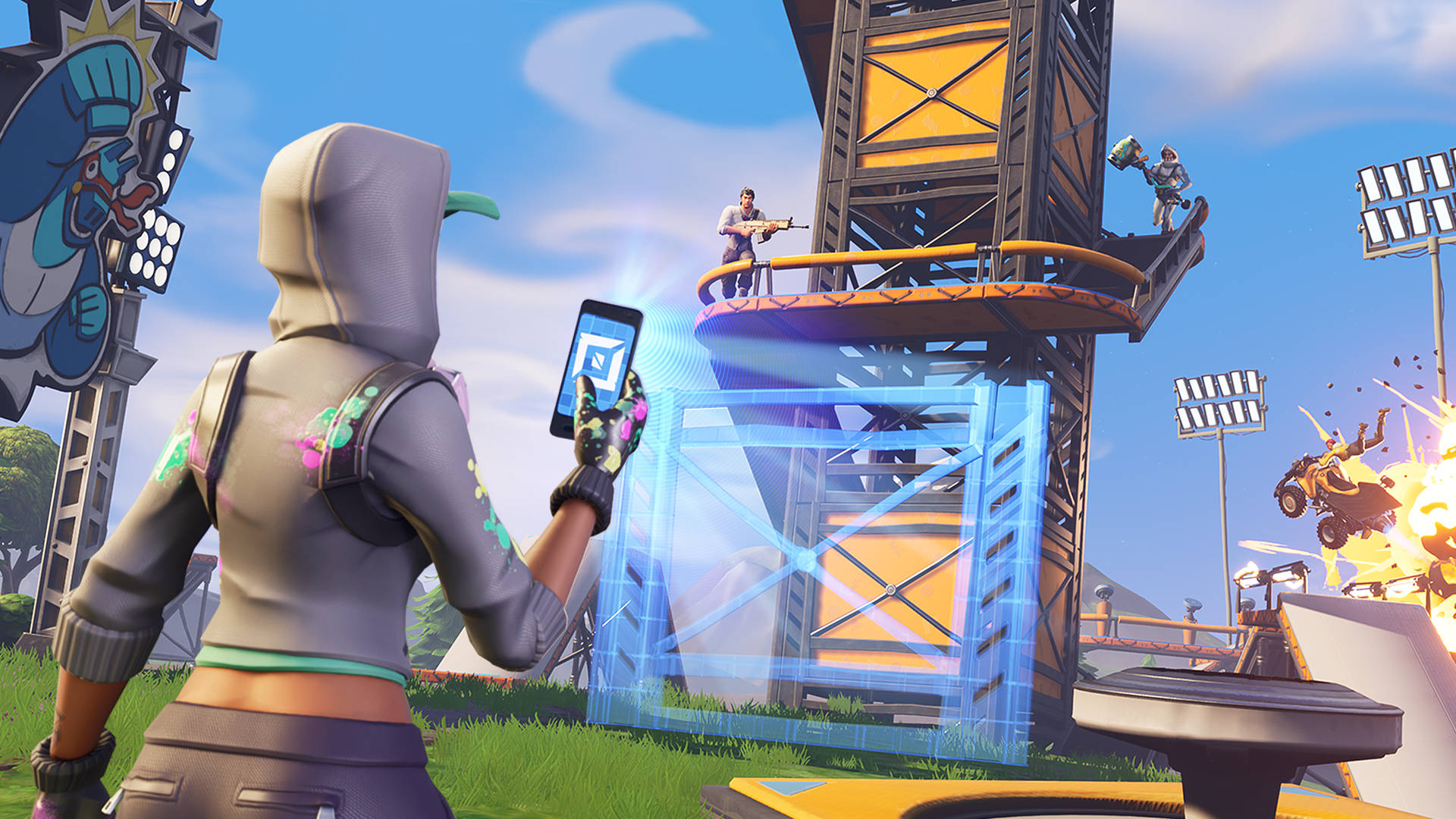 登上戰鬥巴士，挑戰Fortnite的對手 壁紙 — 一名穿著連帽衫的《要塞英雄》玩家使用發光手機與藍色能量屏障互動，而其他玩家則在明亮的藍天下於塔頂戰鬥。