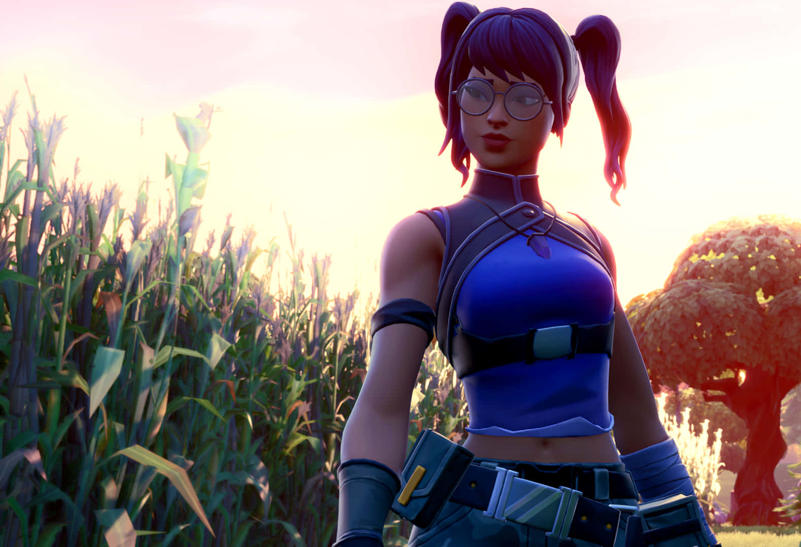 Fortnite角色在夕陽下的玉米田裡戴著眼鏡和藍色服裝。