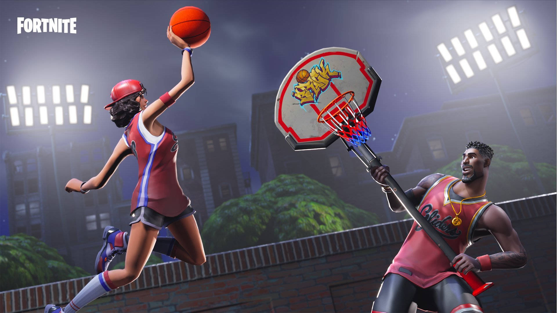 Fortnite 火力全開 籃球賽 壁紙 — 兩個Fortnite角色在明亮的體育場燈光下，於城市夜晚環境中打籃球。