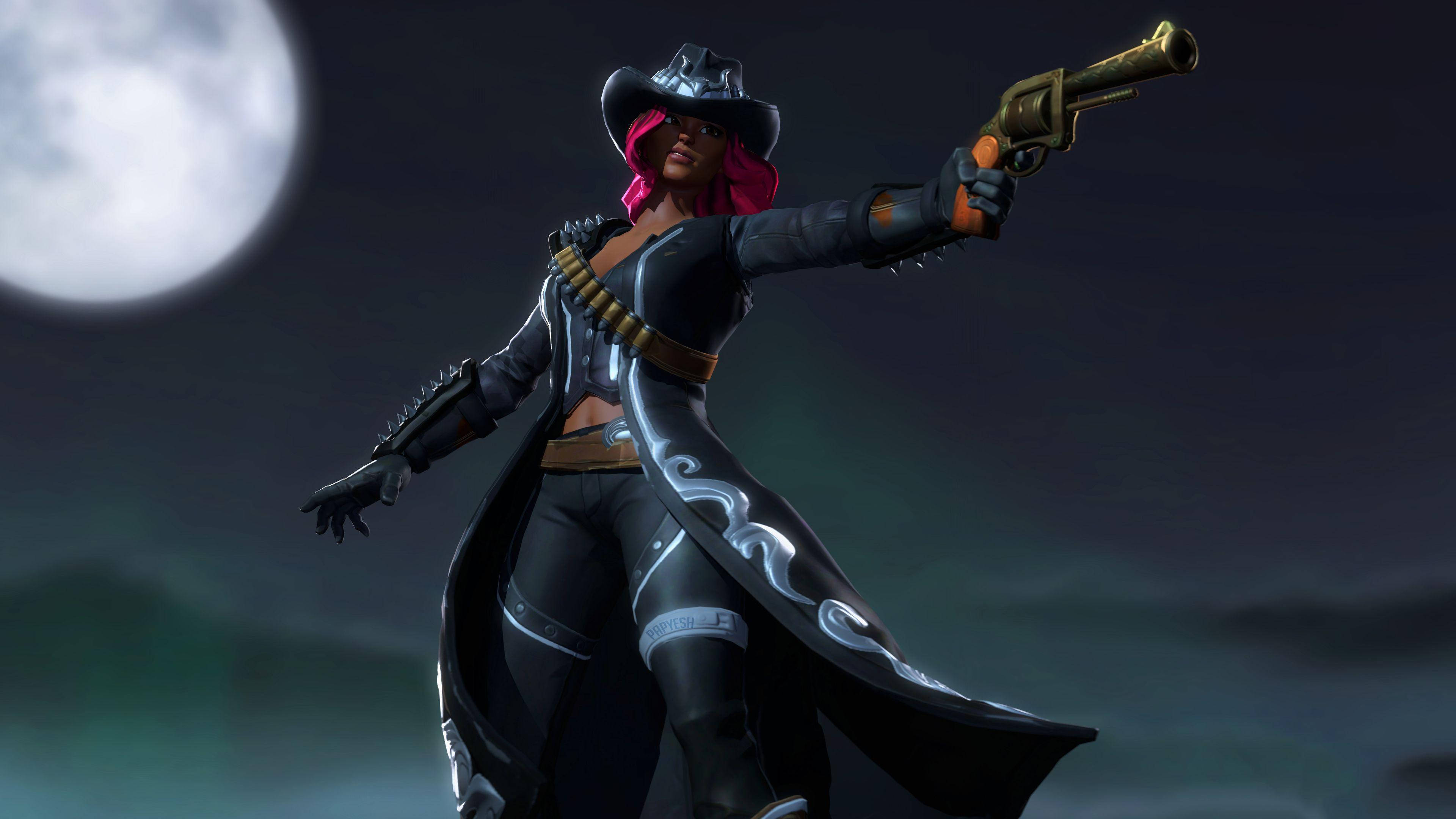 Fortnite 災難滿月夜 壁紙 — 一個風格化的女牛仔角色在黑暗、有霧的夜晚場景中，在滿月下瞄準左輪手槍。