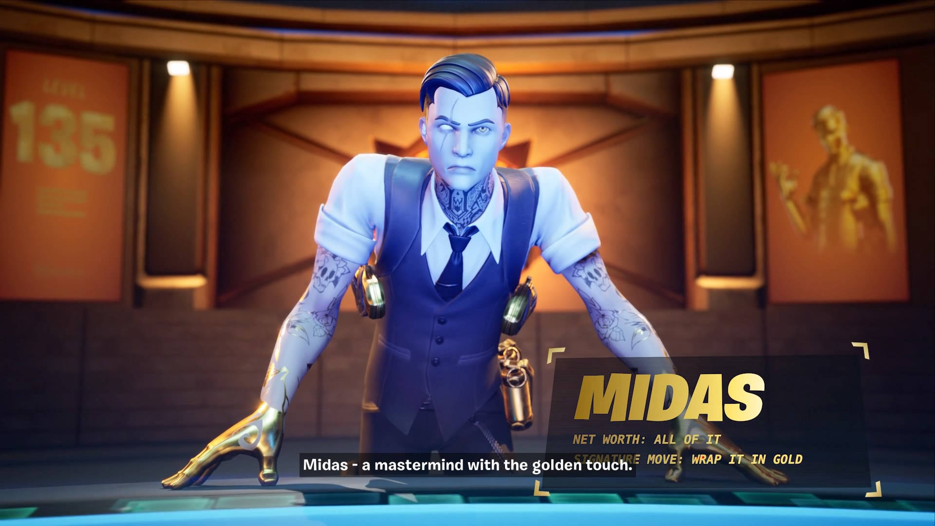 《Fortnite》米達斯金色觸碰 壁紙 — 一個風格化的動畫角色，藍色皮膚和紋身，在一個帶有金色點綴和發光顯示屏的未來主義控制室中向前傾。