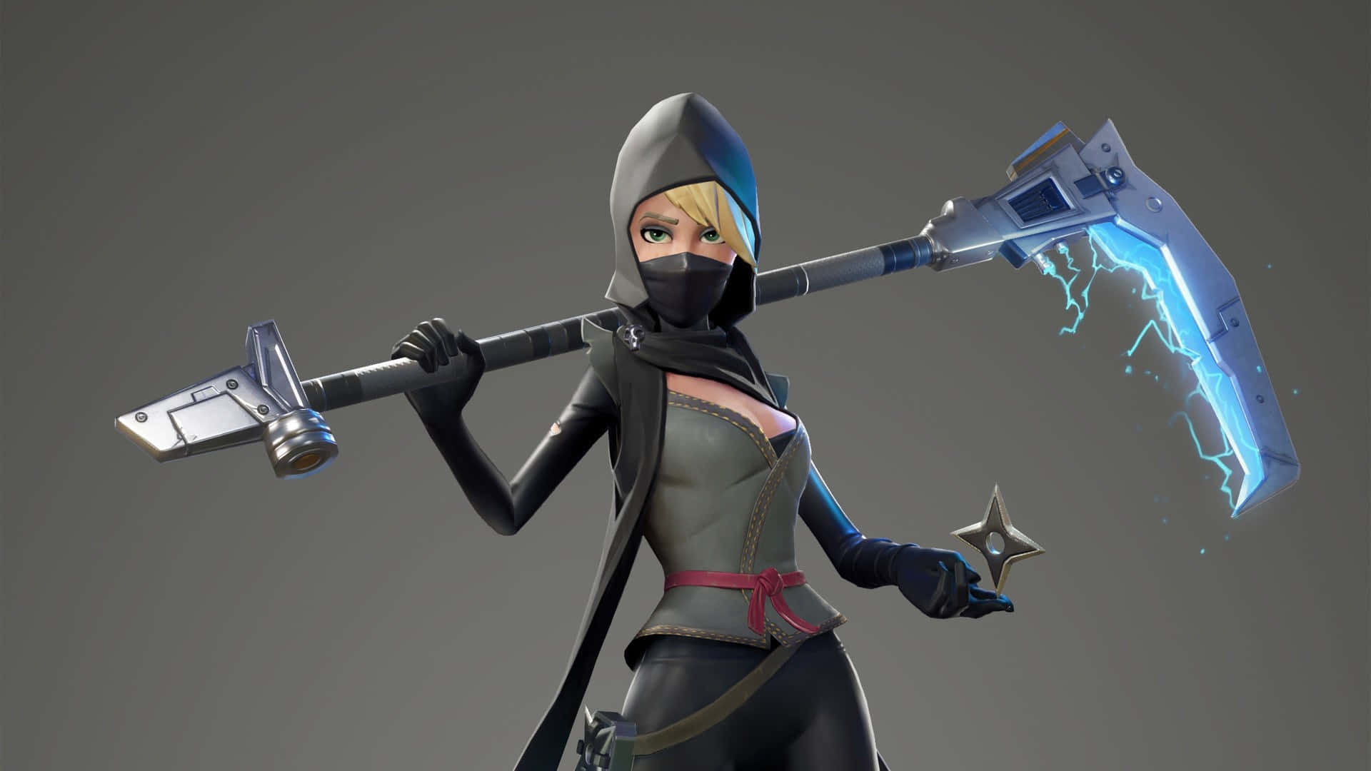 《Fortnite》英雄大戰：經典角色對決場景 壁紙 — 一位戴著兜帽的金髮女戰士，在純灰色背景前揮舞著發光的藍色能量鐮刀和手裏劍。