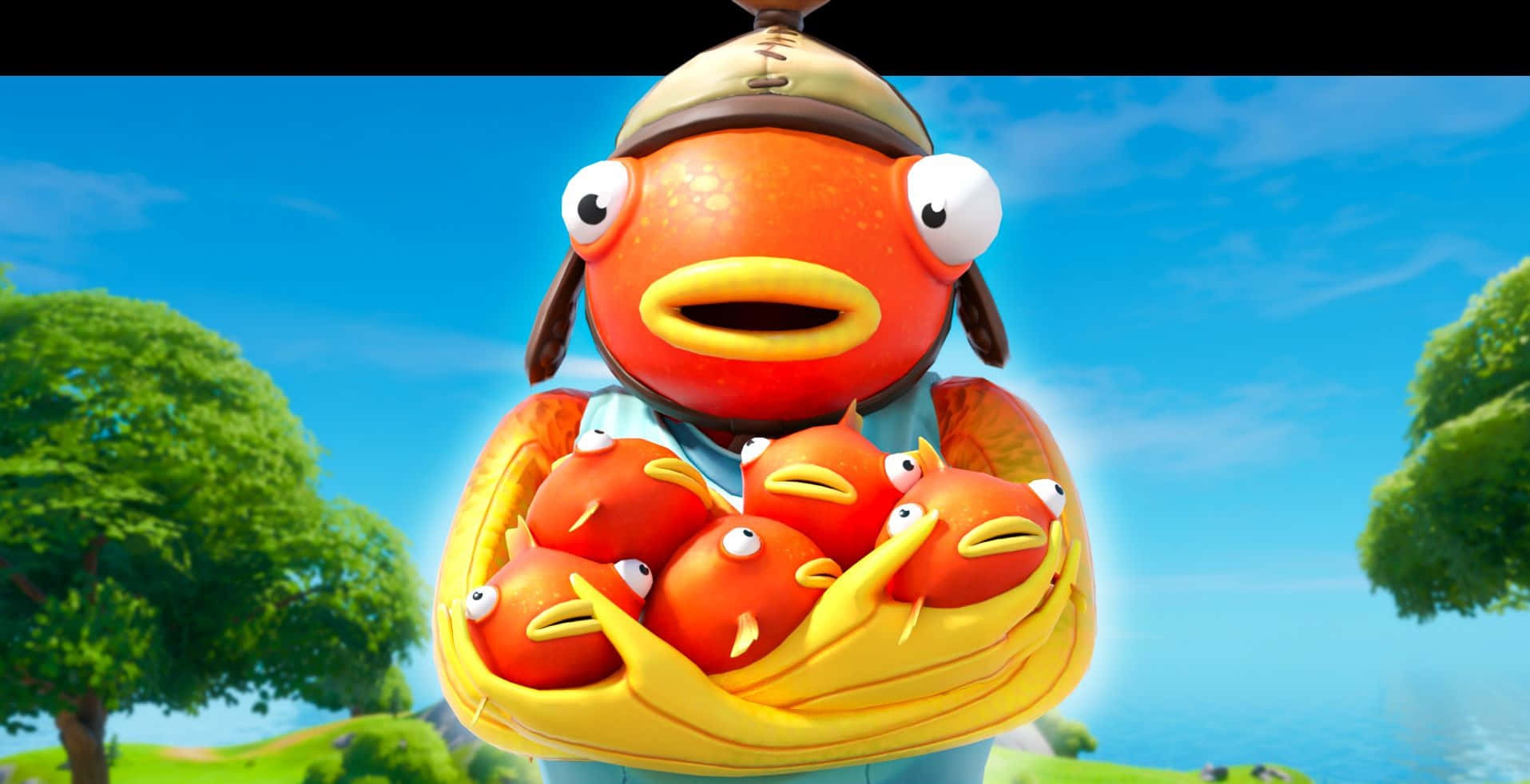 《Fortnite》魚條與迷你小魚 壁紙 — 一條戴著帽子的卡通橙色魚，在明亮的藍天和綠樹背景下，拿著一個裝滿相同小魚的籃子。